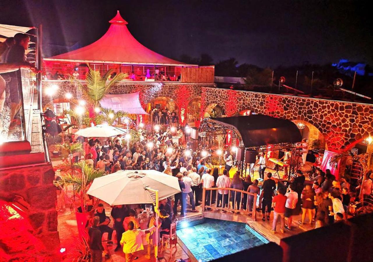 Hacienda Plaza Hotel Pereybere Beach Exterior photo