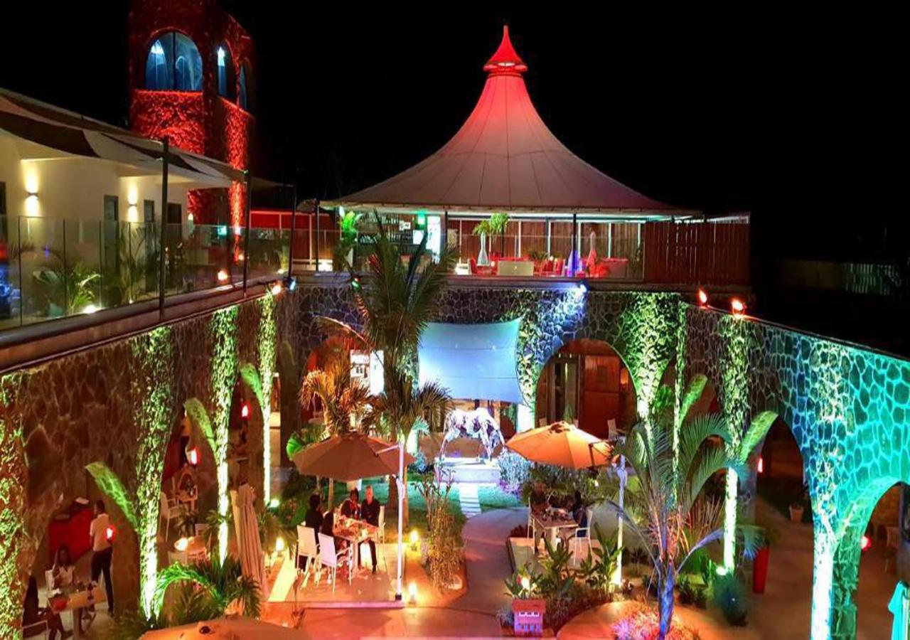Hacienda Plaza Hotel Pereybere Beach Exterior photo