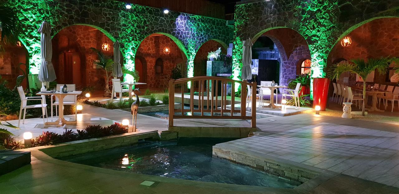 Hacienda Plaza Hotel Pereybere Beach Exterior photo