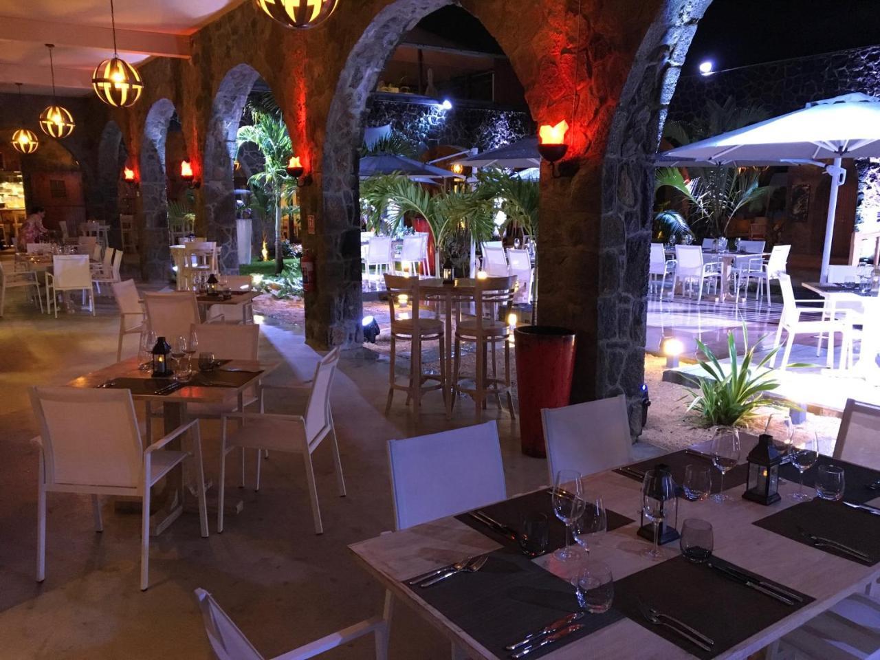 Hacienda Plaza Hotel Pereybere Beach Exterior photo