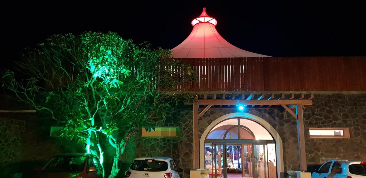 Hacienda Plaza Hotel Pereybere Beach Exterior photo