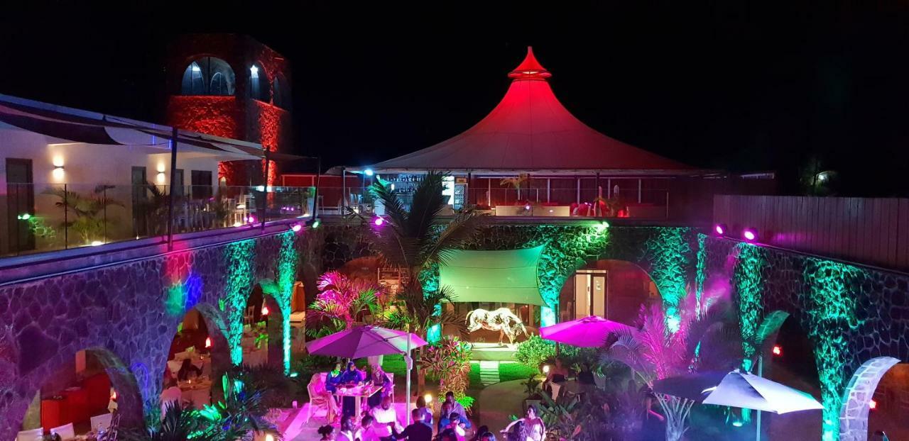 Hacienda Plaza Hotel Pereybere Beach Exterior photo